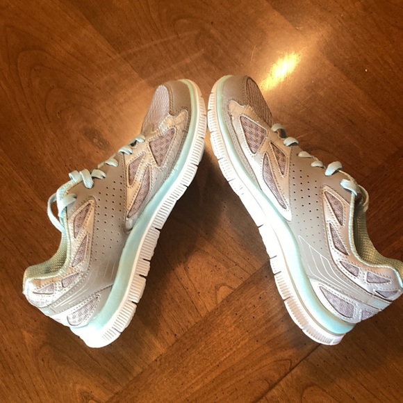 🔥4/$20 SKECHERS Womens Flex Sole Memory Foam Sneaker - size 6 - Picture 6 of 17